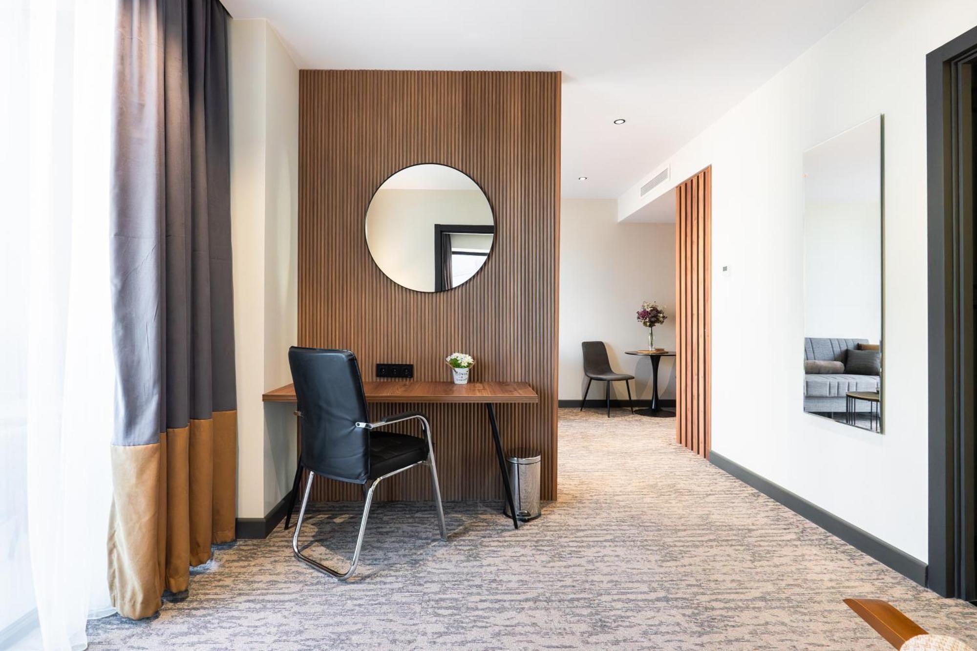 Nova Luxe Hotel & Residences Batumi Esterno foto