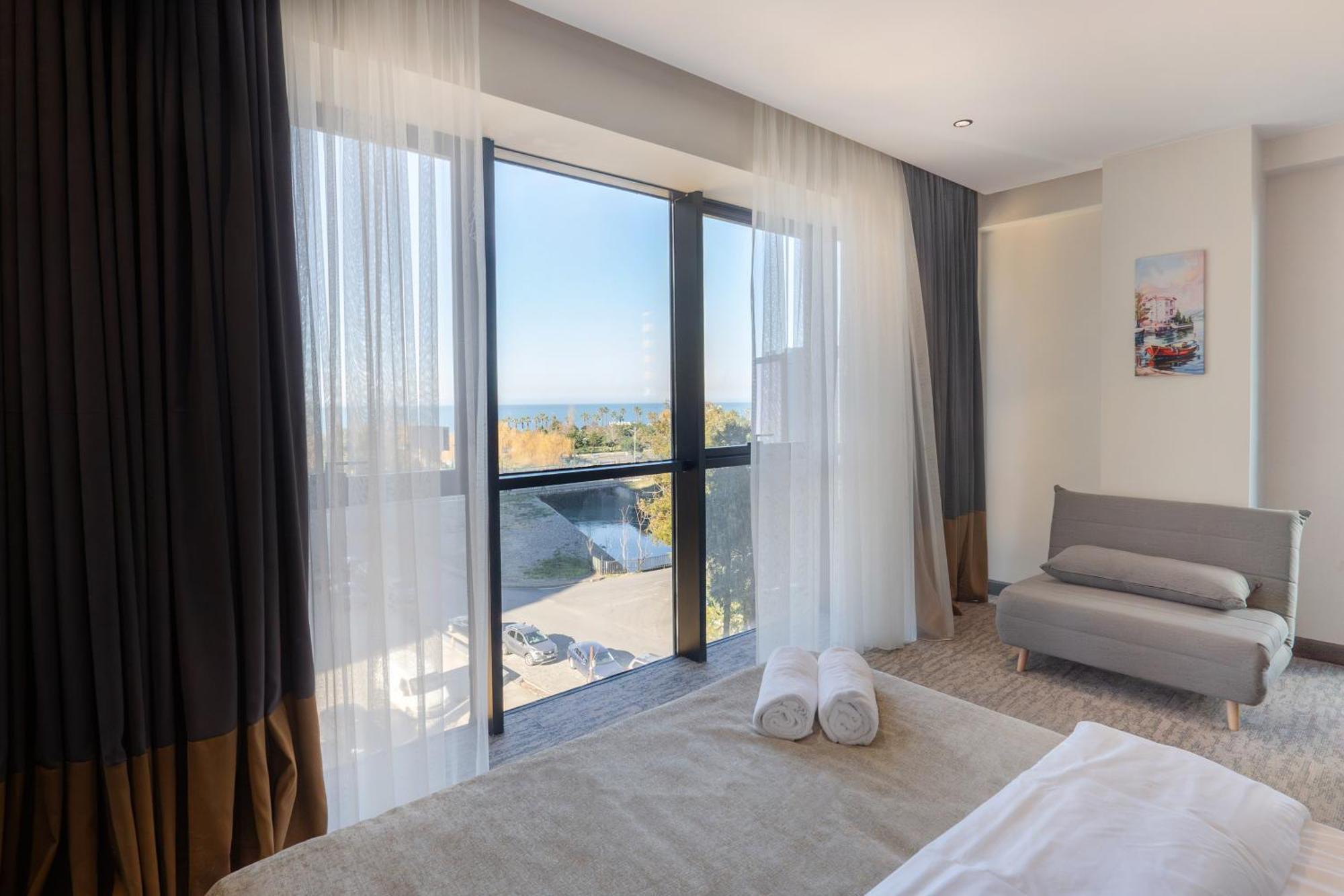 Nova Luxe Hotel & Residences Batumi Esterno foto